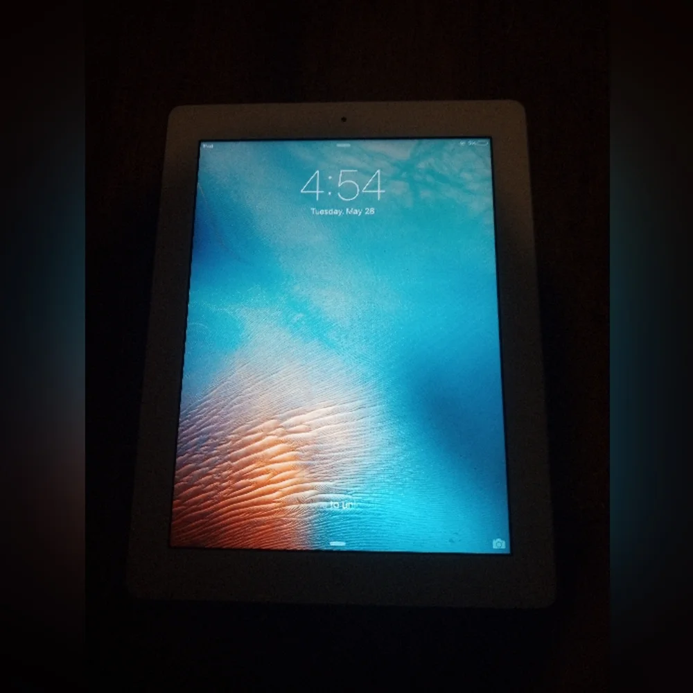 iPad 2 (32GB) (White + Used)